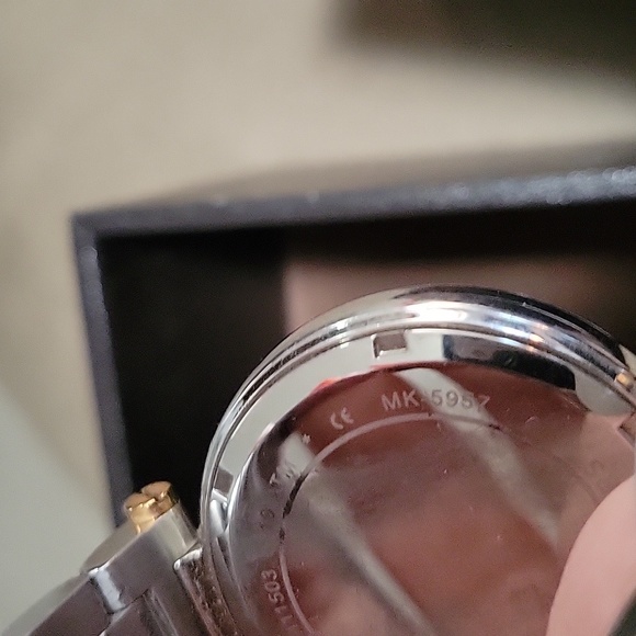 Michale kors womens watch model MK5957 - Picture 5 of 8